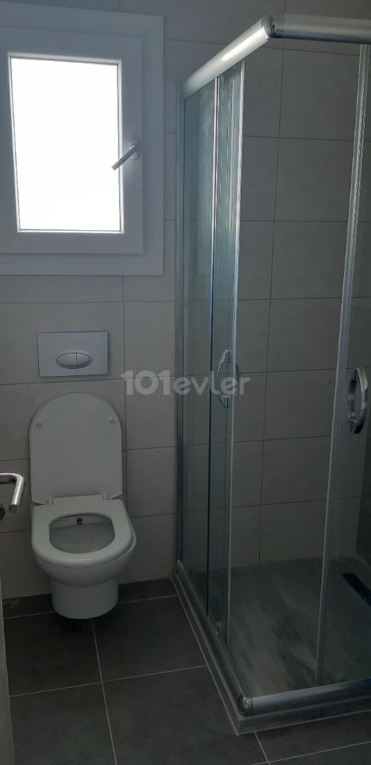 deniz kırtasiye yanında , ana yola çok yakın 3+1 yeni full eşyalı kiralık daire