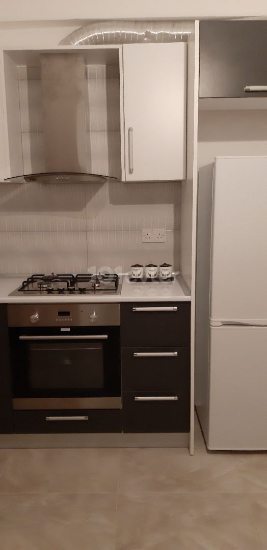 deniz kırtasiye yanında , ana yola çok yakın 3+1 yeni full eşyalı kiralık daire