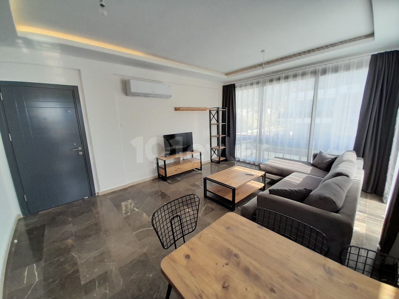 Girne Çatalköy'de, 90 m² Özel Teraslı, 2+1 90 m², Eşyalı 1.Kat