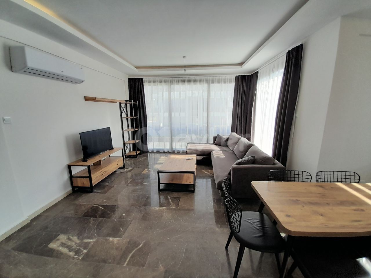 In Çatalköy, Girne, 90 m² Private Terrasse, 2+1 90 m², Möbliert 1. Stock