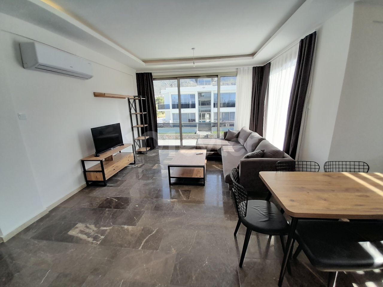 Girne Çatalköy'de, 90 m² Özel Teraslı, 2+1 90 m², Eşyalı 1.Kat