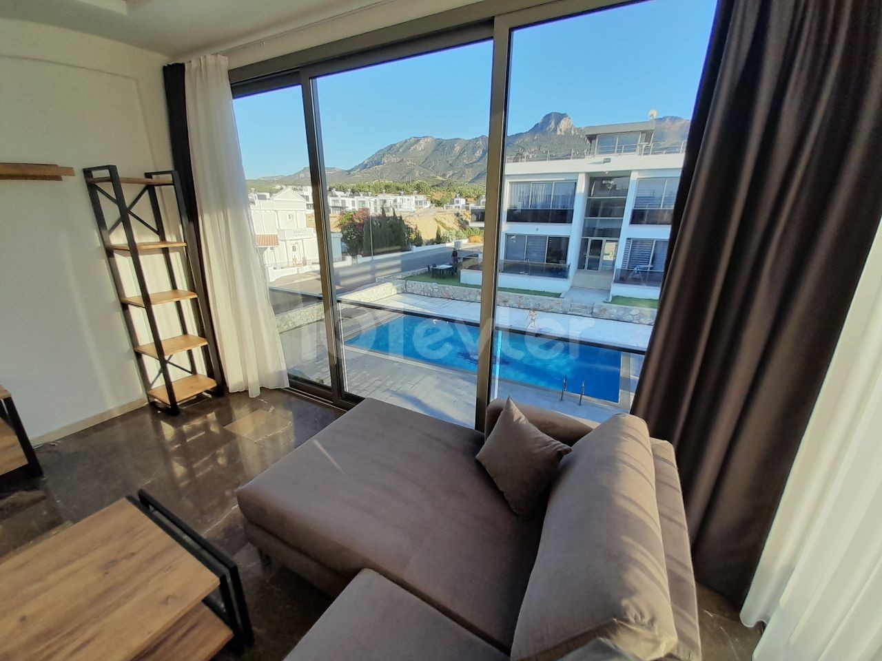 In Çatalköy, Girne, 90 m² Private Terrasse, 2+1 90 m², Möbliert 1. Stock