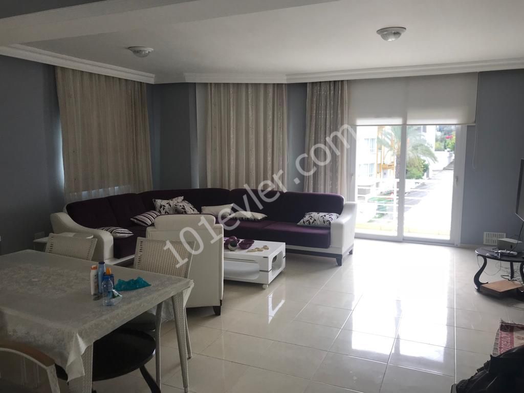 GİRNE ZEYTİNLİKTE SATILIK 3+1 PENTHOUSE 220m2