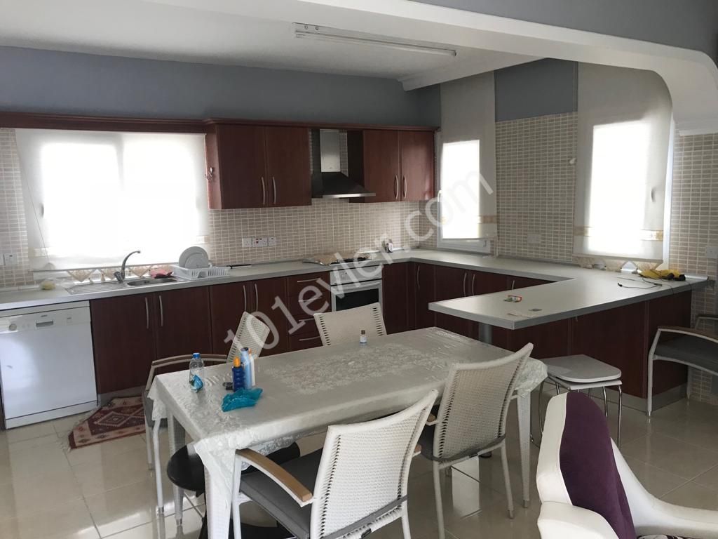 GİRNE ZEYTİNLİKTE SATILIK 3+1 PENTHOUSE 220m2