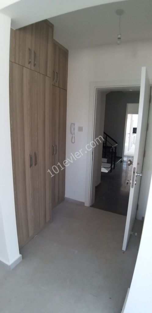 DUMLUPINAR- CADDE MUTFAK ARKASI AİLEYE KİRALIK 2+1 DAİRE