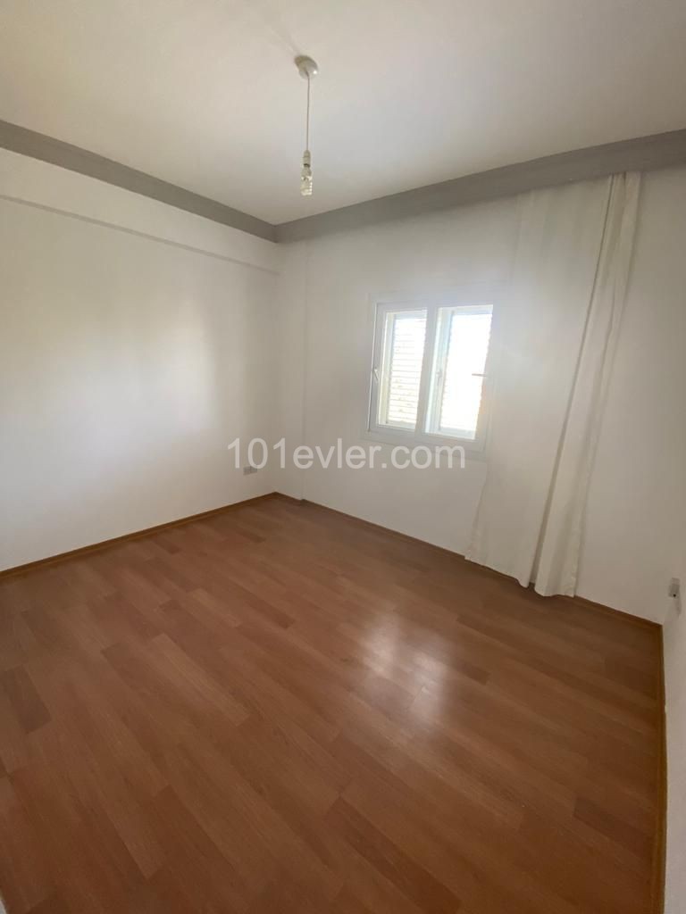 WELL-MAINTAINED 3+1 APARTMENT FOR SALE IN THE CENTRAL LOCATION OF NICOSIA KYZYLBASH..0533 859 21 66 ** 