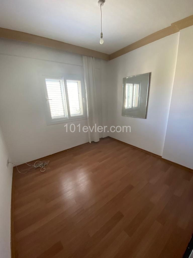 WELL-MAINTAINED 3+1 APARTMENT FOR SALE IN THE CENTRAL LOCATION OF NICOSIA KYZYLBASH..0533 859 21 66 ** 
