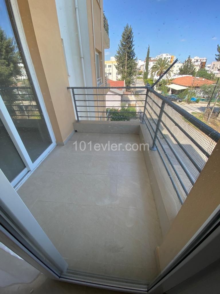 WELL-MAINTAINED 3+1 APARTMENT FOR SALE IN THE CENTRAL LOCATION OF NICOSIA KYZYLBASH..0533 859 21 66 ** 