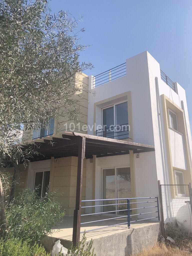 Gardaches with Garden-Dam and 2 + 1 apartments for sale with mountain-dam view ..