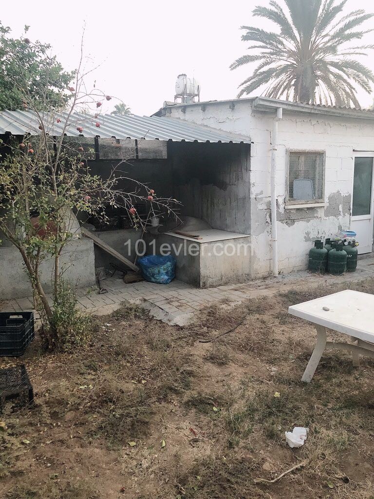 Ausgezeichnete Lage in Nikosia Gallipoli 300 M2 grundstück zu verkaufen 120 M2 Garten 2 + 1 Einfamilienhaus.. 90533 859 21 66 ** 