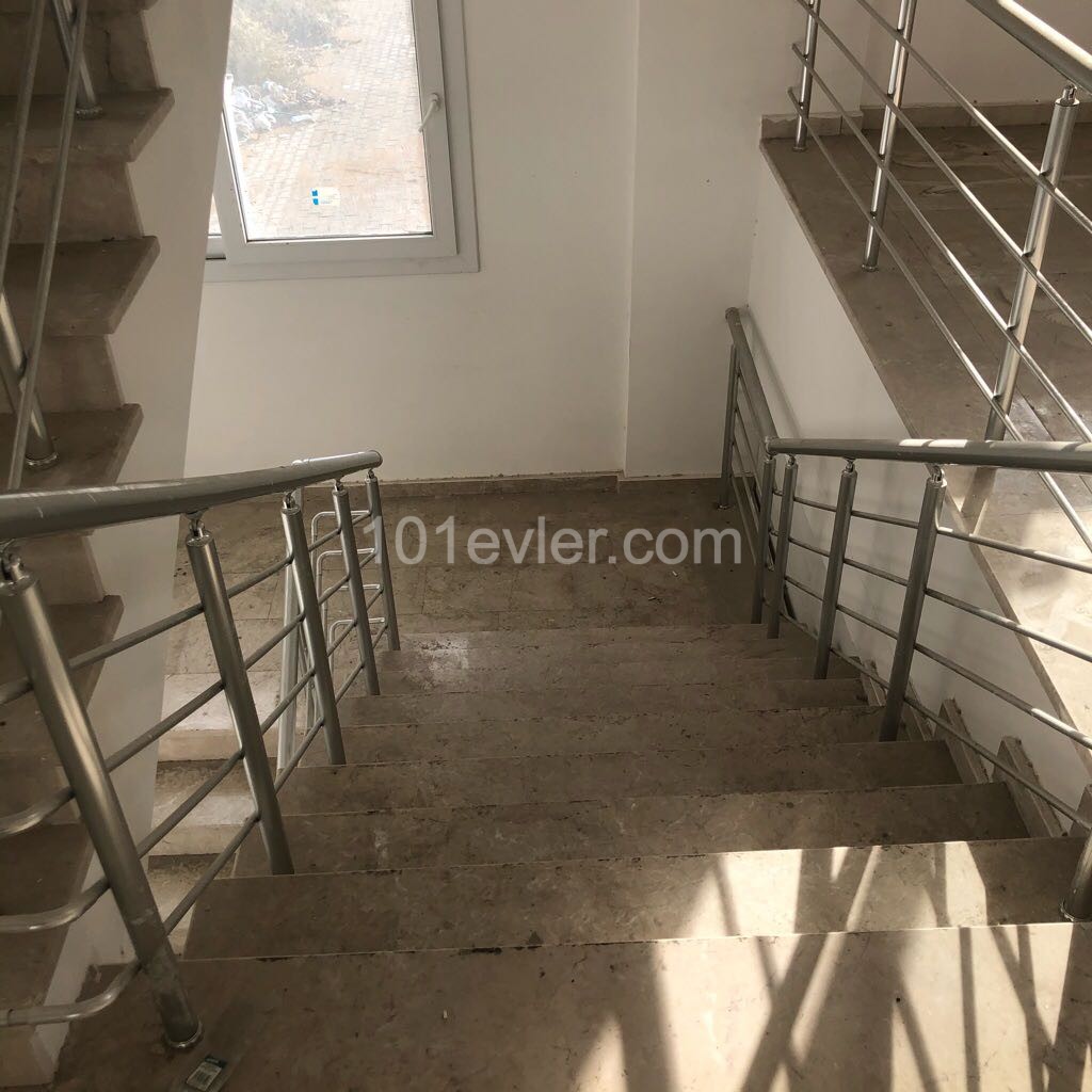 GİRNE  MERKEZ İŞLEK ANAYOL ÜZERİ OTOPARKLI 3 KATLI 1120 M2 KİRALIK İŞYERİ.. 0533 859 21 66