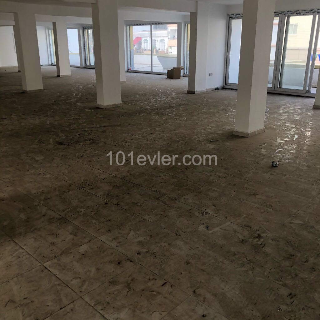 GİRNE  MERKEZ İŞLEK ANAYOL ÜZERİ OTOPARKLI 3 KATLI 1120 M2 KİRALIK İŞYERİ.. 0533 859 21 66