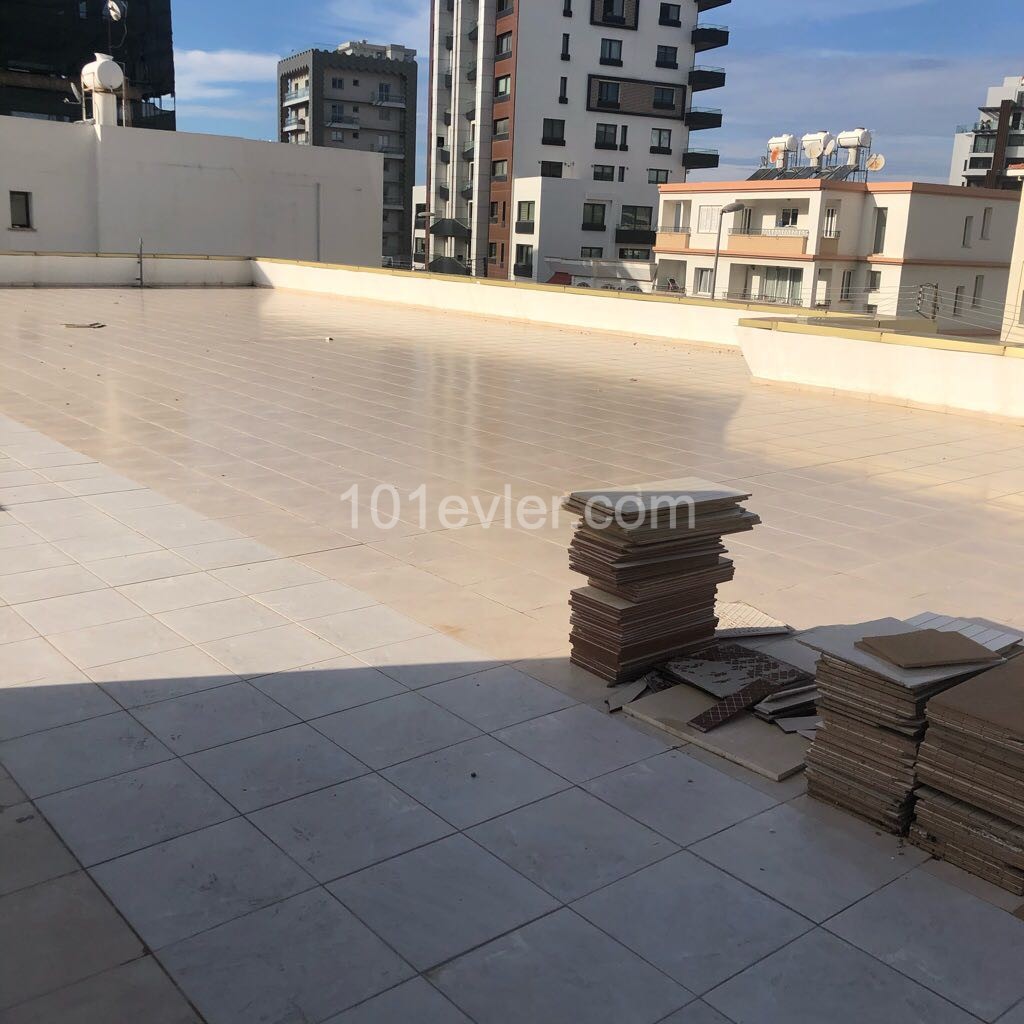 GİRNE  MERKEZ İŞLEK ANAYOL ÜZERİ OTOPARKLI 3 KATLI 1120 M2 KİRALIK İŞYERİ.. 0533 859 21 66