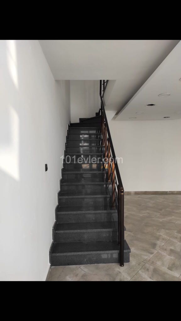 GİRNE MERKEZ DE 60 M2 2 KATLI LÜX OFİS/DÜKKAN.. 90533 859 21 66