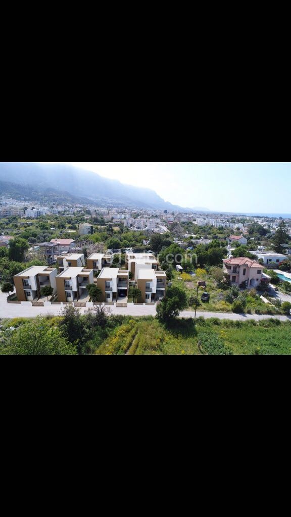 KYRENIA ALSANCAK TA MERIT HOTELS GEGENÜBER VILLEN MIT POOLOPTIONEN MIT BLICK AUF DIE BERGE UND DAS MEER ZU VERKAUFEN.. 90533 859 21 66 ** 