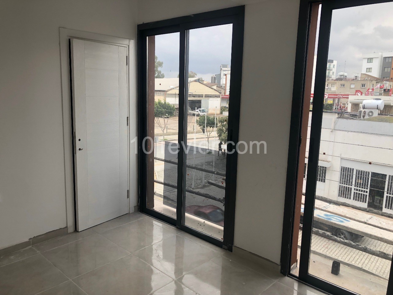 2+1 OFFICE/FLAT FOR SALE WITH COMMERCIAL PERMIT ON THE MAIN STREET IN NICOSIA/GÖNYELİ.. ** 