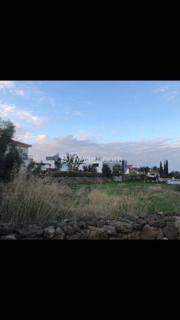 GRUNDSTÜCK ZUM VERKAUF IN KYRENIA ALSANCAK TA MIT BLICK AUF DIE BERGE UND DAS MEER.. 90533 859 21 66 ** 