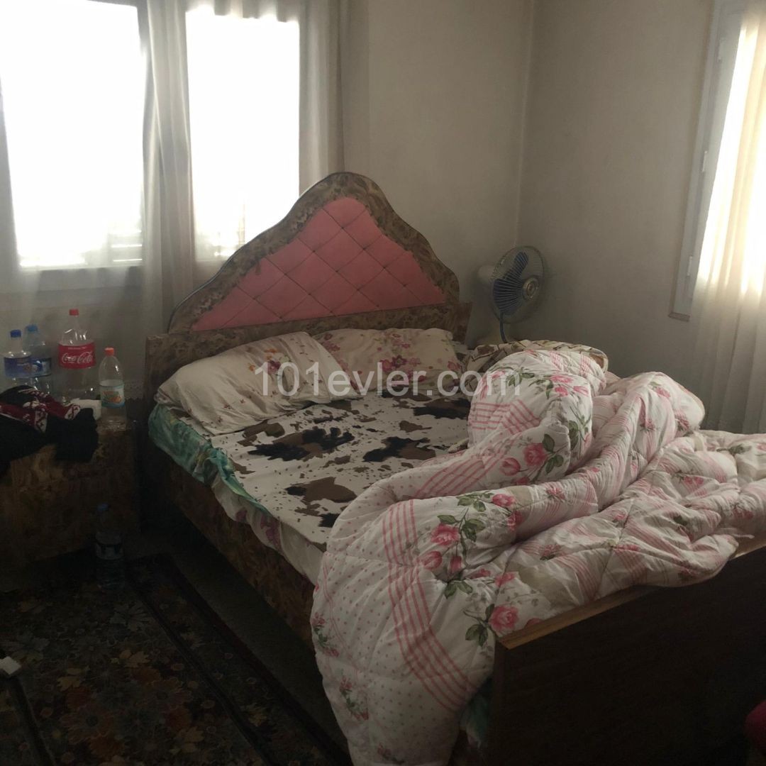 LEFKOŞA NIN EN DEĞERLİ BÖLGESİ DEREBOYU NDA CADDE ÜZERİ TİCARİ İZİNLİ TÜRK KOÇANLI SATILIK 3+1 DAİRE.. 90533 859 21 66