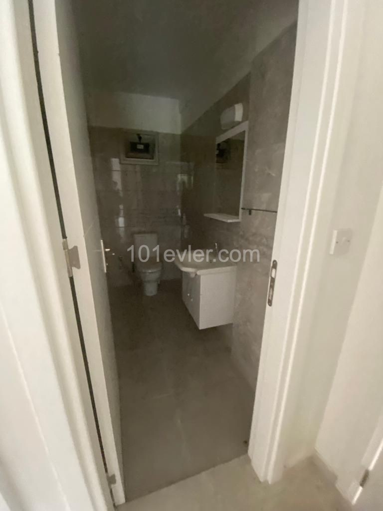 NULL 2+1 WOHNUNG ZUM VERKAUF MIT BLICK AUF DEN POOL IN KYRENIA/LAPTA..90533 859 21 66 ** 