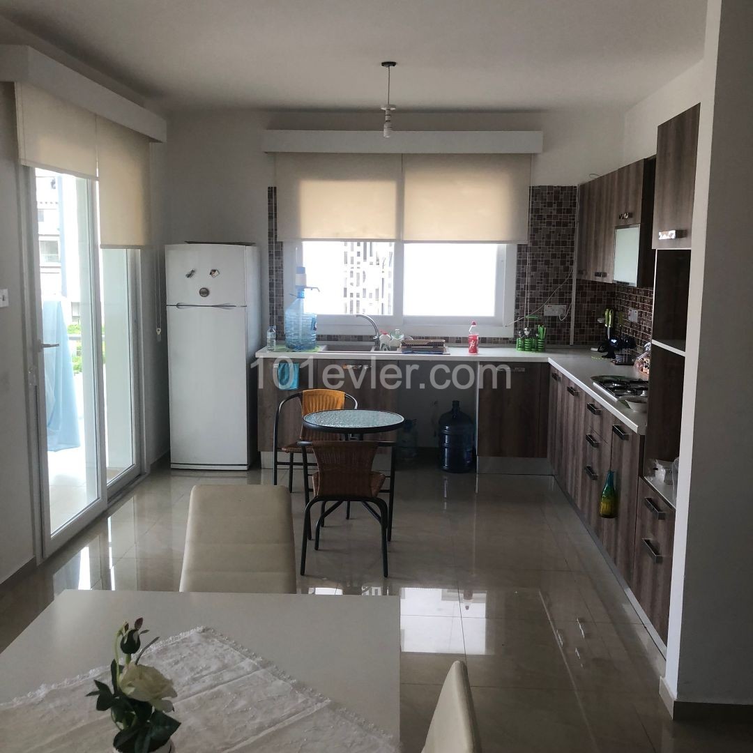 LEFKOŞA NIN EN DEĞERLİ CADDESİ DEREBOYU NDA TÜRK TAPULU FULL EŞYALI SATILIK 3+1 DAİRE.. 90533 859 21 66