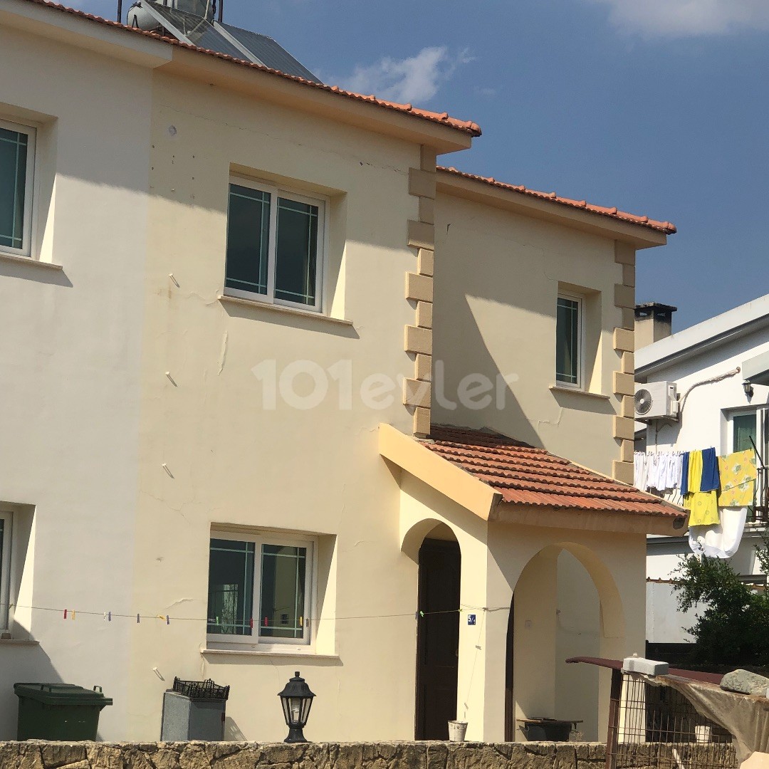 ERSCHWINGLICHER PREIS!! 4+1 VILLA MIT GARTEN ZUM VERKAUF IN NIKOSIA/GEHRUNG.. ** 