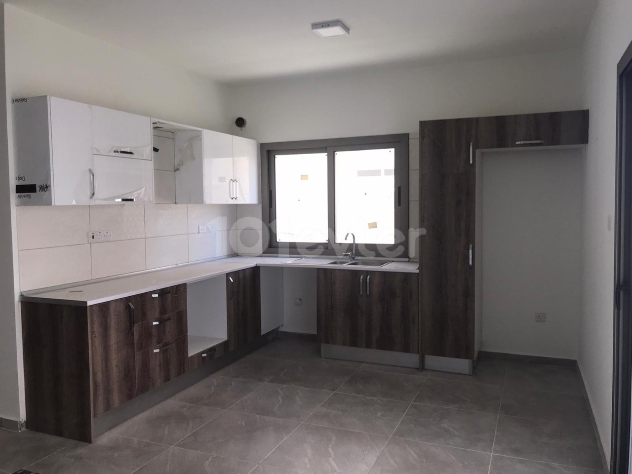 MARMARA BAKANLIKLAR DA ASANSÖRLÜ SATILIK  2+1 DAİRE..