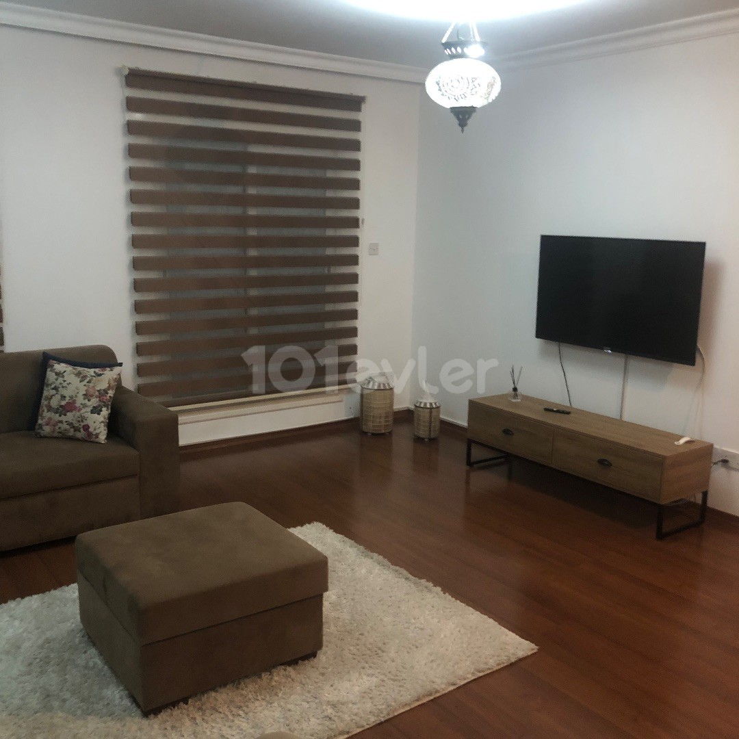 LEFKOŞA/MERİT HOTEL ARKASI KİRALIK LÜX FULL EŞYALI DUBLEKS  3+1 DAİRE..