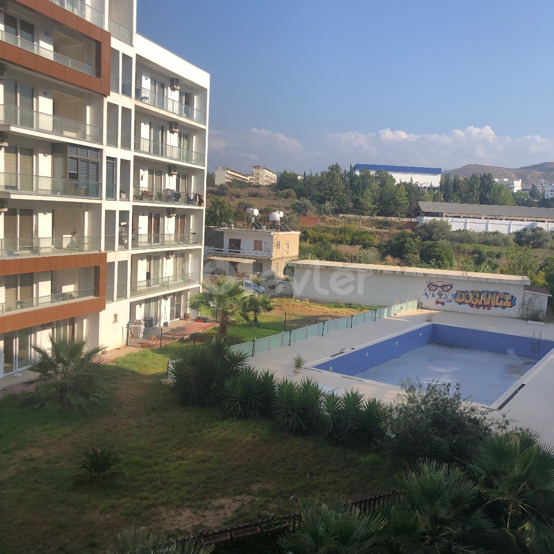 FULLY FURNISHED 1 + 1 APARTMENT FOR SALE IN WALKING DISTANCE FROM THE EUROPEAN UNIVERSITY OF LEFKE.. ** 