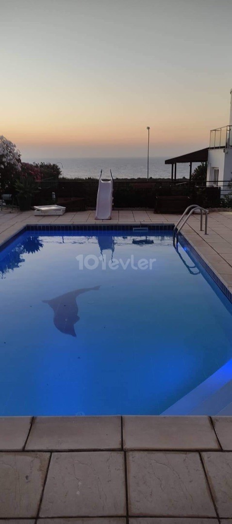 Genießen Sie Ihren Urlaub am Meer in Esentepe, der Perle von Kyrenia, mit privatem Pool zur täglichen Miete 4+1 voll möblierte Triple Llogara VILLA (Min. 3 Tage) ** 