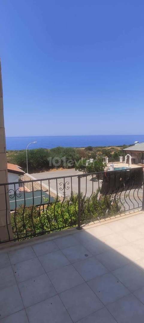 Genießen Sie Ihren Urlaub am Meer in Esentepe, der Perle von Kyrenia, mit privatem Pool zur täglichen Miete 4+1 voll möblierte Triple Llogara VILLA (Min. 3 Tage) ** 