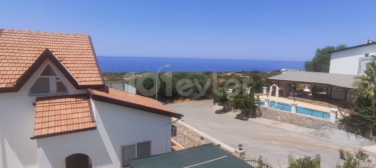 Genießen Sie Ihren Urlaub am Meer in Esentepe, der Perle von Kyrenia, mit privatem Pool zur täglichen Miete 4+1 voll möblierte Triple Llogara VILLA (Min. 3 Tage) ** 