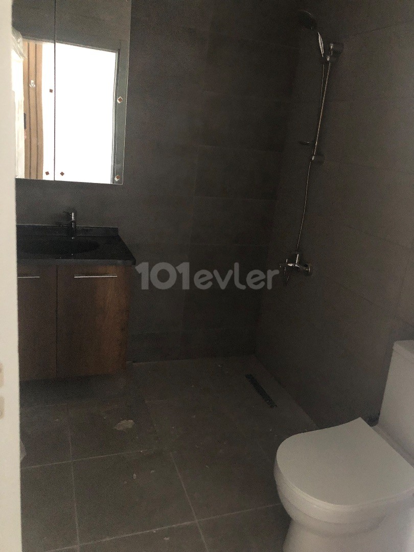 KÜÇÜKKAYMAKLI DA LÜX TÜRK MALI EBEVEYN BANYO/WC LI SATILIK SIFIR 2+1 DAİRE..