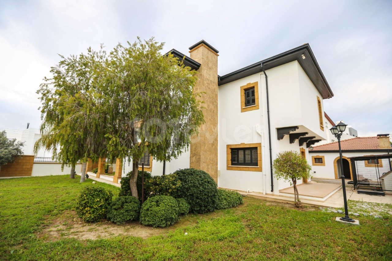 Die wertvollste Region der TRNC Nikosia in YENIKENT TE 1200 M2 voll freistehende Luxusvilla in zwei Grundstücken gebaut.. 90533 859 21 66 ** 