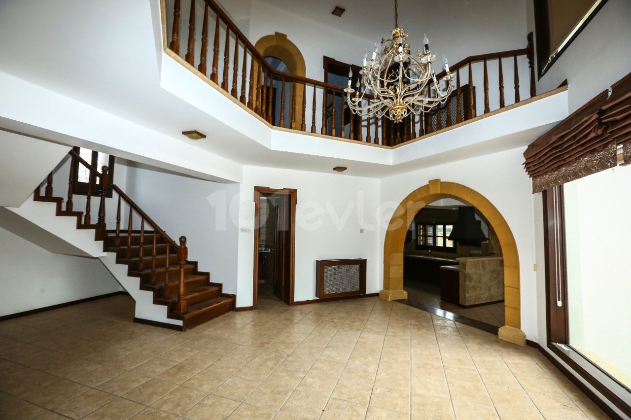 Die wertvollste Region der TRNC Nikosia in YENIKENT TE 1200 M2 voll freistehende Luxusvilla in zwei Grundstücken gebaut.. 90533 859 21 66 ** 