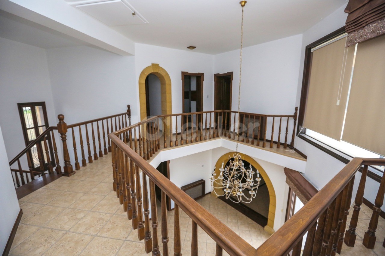 Die wertvollste Region der TRNC Nikosia in YENIKENT TE 1200 M2 voll freistehende Luxusvilla in zwei Grundstücken gebaut.. 90533 859 21 66 ** 