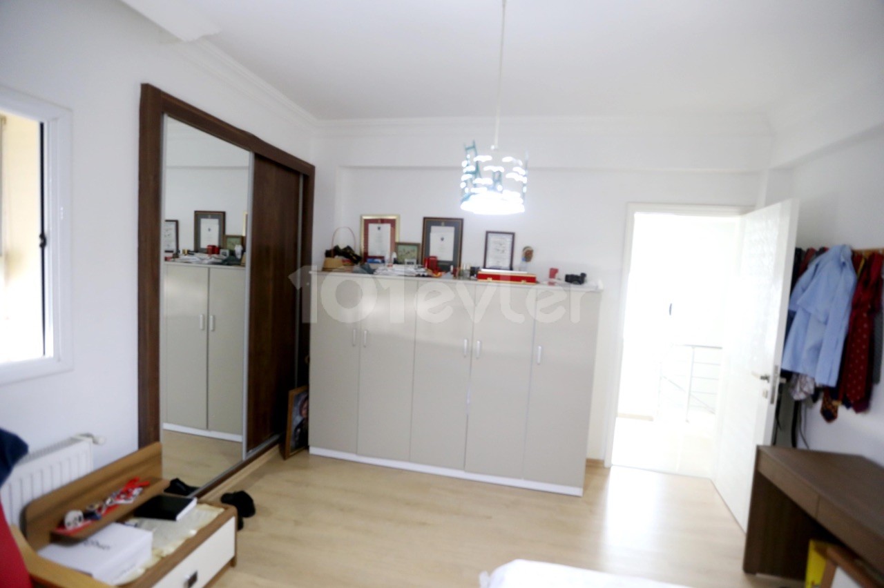 LEFKOŞA'NIN EN DEĞERLİ BÖLGESİ YENİKENT'TE 500 M2 ARSA İÇERİSİNE YAPILI TAM MÜSTAKİL SATILIK LÜKS VİLLA.. 90533 859 21 66