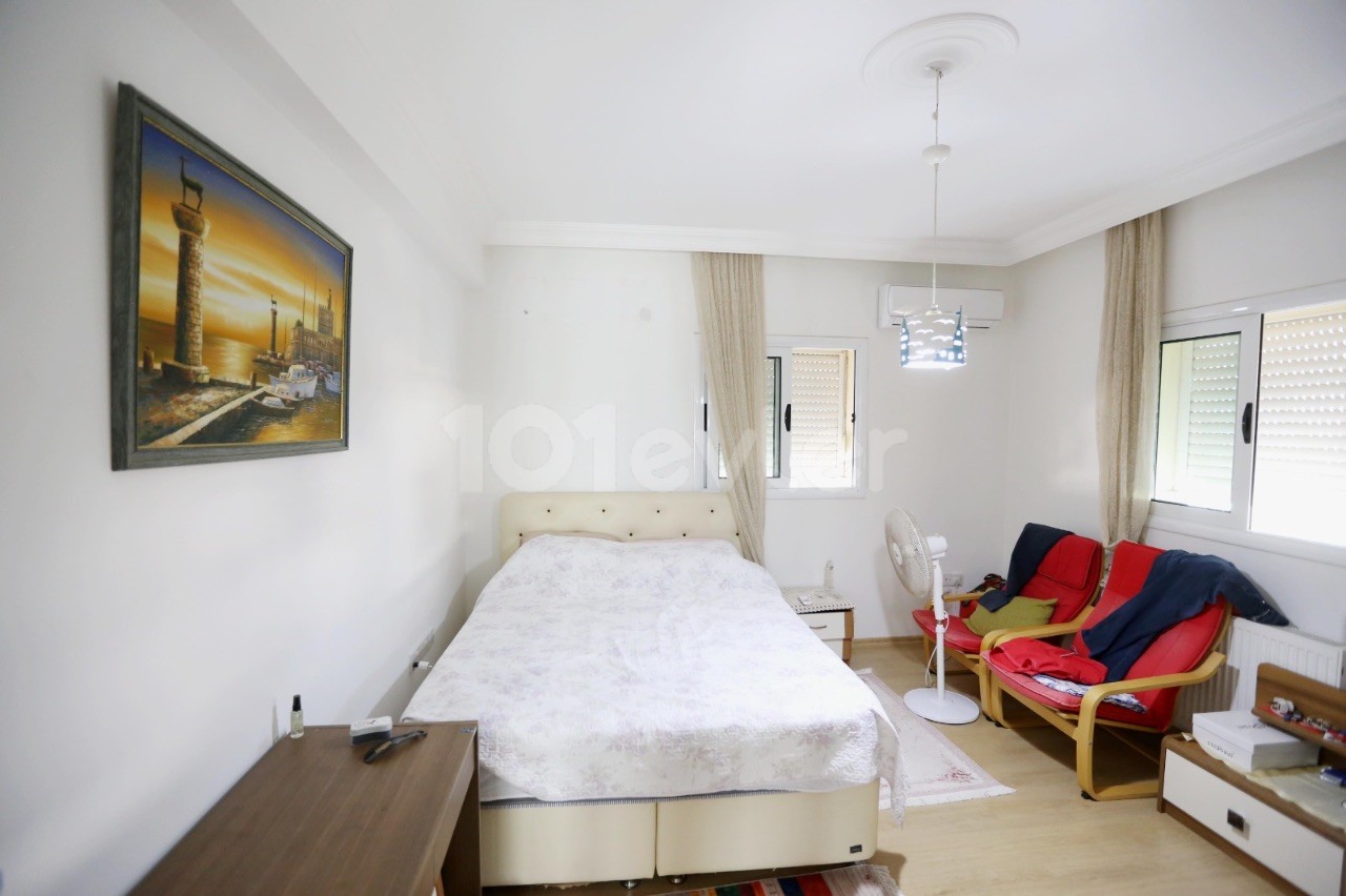 LEFKOŞA'NIN EN DEĞERLİ BÖLGESİ YENİKENT'TE 500 M2 ARSA İÇERİSİNE YAPILI TAM MÜSTAKİL SATILIK LÜKS VİLLA.. 90533 859 21 66