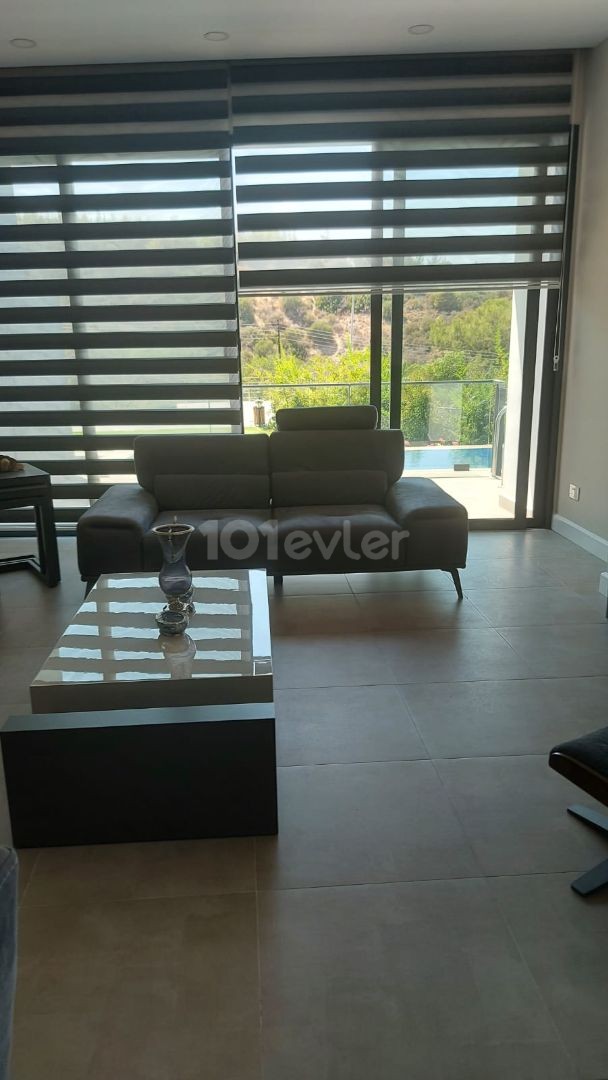 AMG Emlak'tan Girne Bellapais'te Kiralık 4+1 Lüx Villa