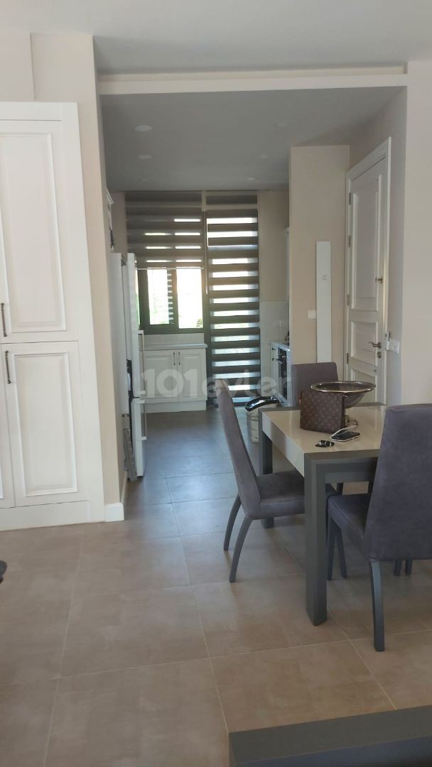 AMG Immobilien tan Kyrenia Bellapais te zu vermieten 4+1 Lu Llogara Villa ** 