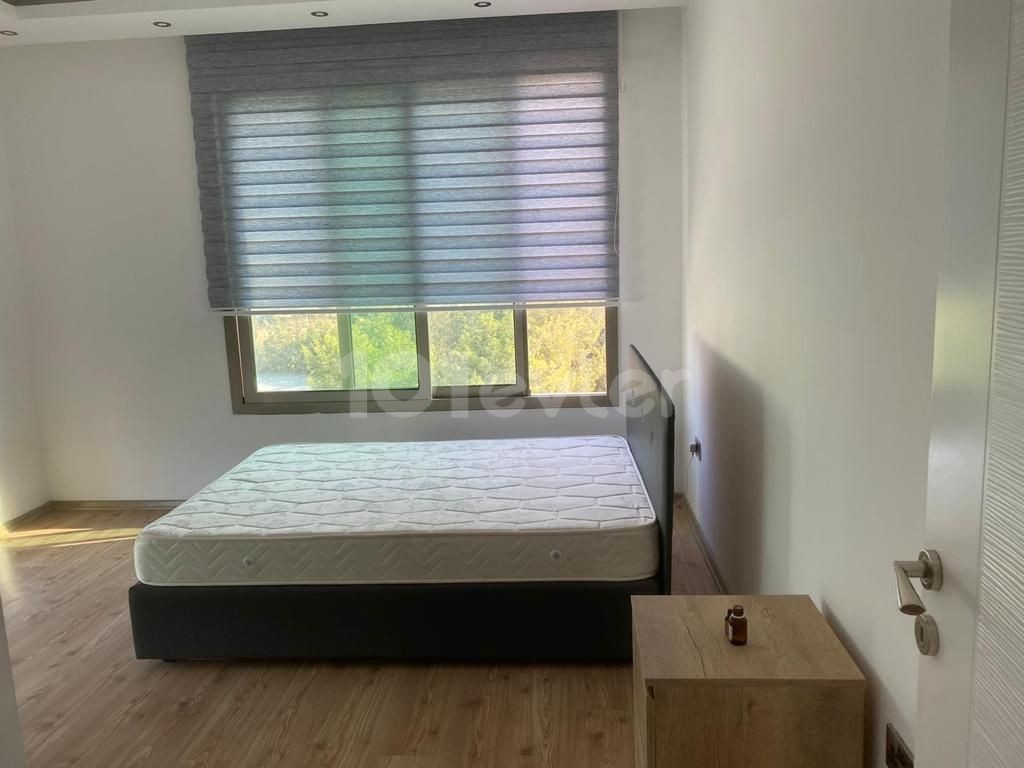 2+1 Penthouse-Wohnung zur Miete im Zentrum von Kyrenia ** 