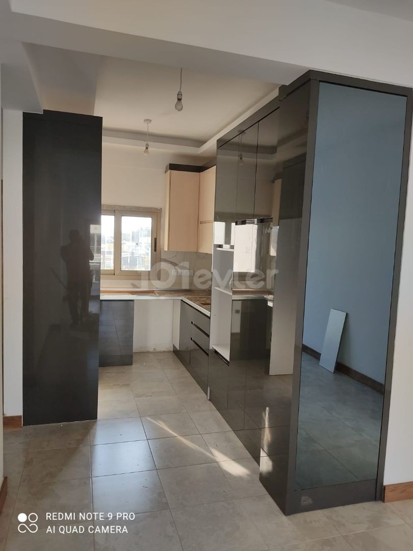 2+1 Null Wohnung Zum Verkauf In Kyrenia Alsancak ** 