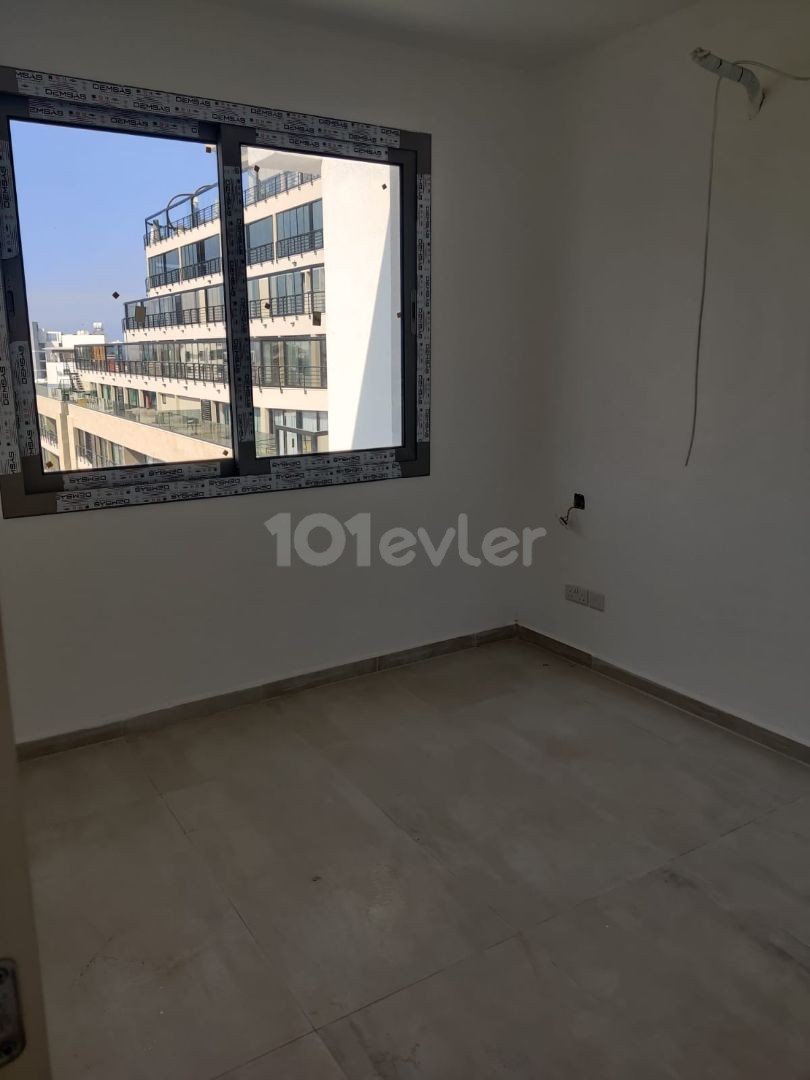 ✨✨GİRNE'NİN MERKEZİ LOKASYONUNDA KAR MARKET BÖLGESİNDE ASANSÖRLÜ GENİŞ FERAH TERASIYLA ŞEHRİN MANZARASINA TANIKLIK ETTİRECEK SATILIK 3+1 PENTHOUSE DAİRE✨✨✨