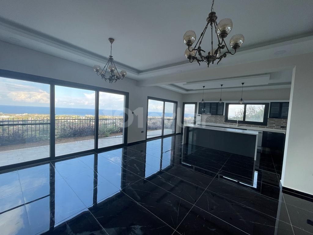 GİRNE KARŞIYAKA DA 1000 m2 ARAZİ ÜZERİNE YAPILI ÇOK ÖZEL SATILIK 4+1 VILLA..