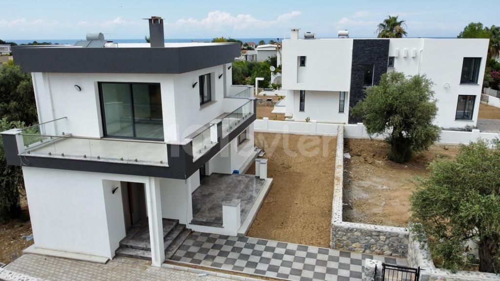 3+1 GELEGENHEIT VILLA ZUM VERKAUF HINTER DEM ŞAH MARKT IN ÇATALKÖY, EINER DER RUHIGEN WOHNGEGENDEN VON GUINEA !!! 0533 876 48 94