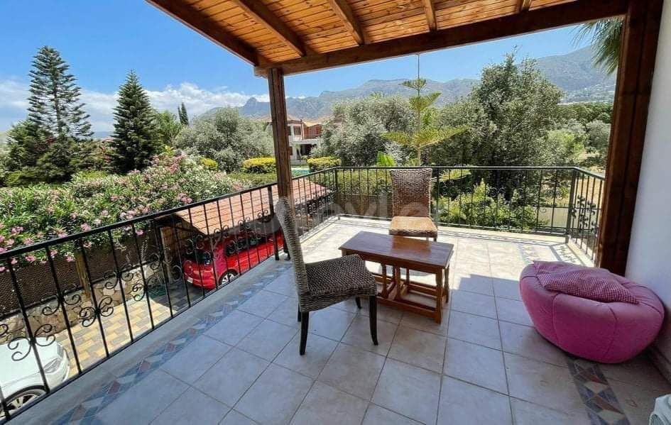 ✨✨NAHE DER STADT IN GIRNE, OZANKÖY, LUXURIÖSE VILLA MIT 4 SCHLAFZIMMERN, PRIVATEM POOL, KOMPLETT MÖBLIERTER, KLIMATISIERTER NATÜRLICHER GRÜNBLICK ✨✨