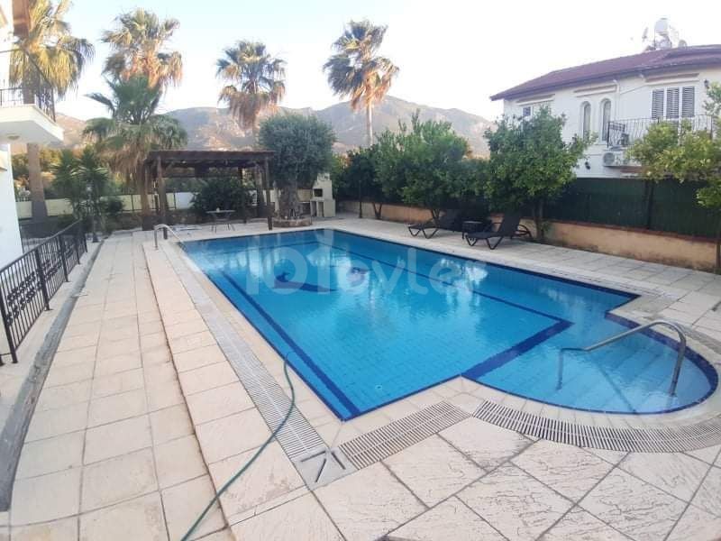 ✨✨NAHE DER STADT IN GIRNE, OZANKÖY, LUXURIÖSE VILLA MIT 4 SCHLAFZIMMERN, PRIVATEM POOL, KOMPLETT MÖBLIERTER, KLIMATISIERTER NATÜRLICHER GRÜNBLICK ✨✨