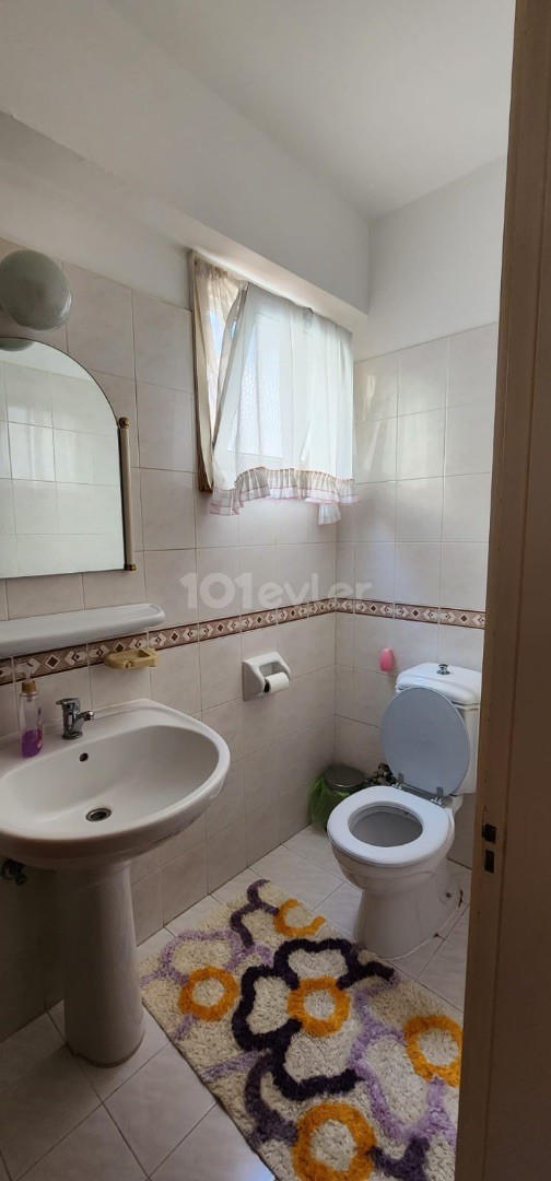 LEFKOŞA/ORTAKÖY DE MERKEZİ KONUM FULL EŞYALI SATILIK 3+1 DAİRE