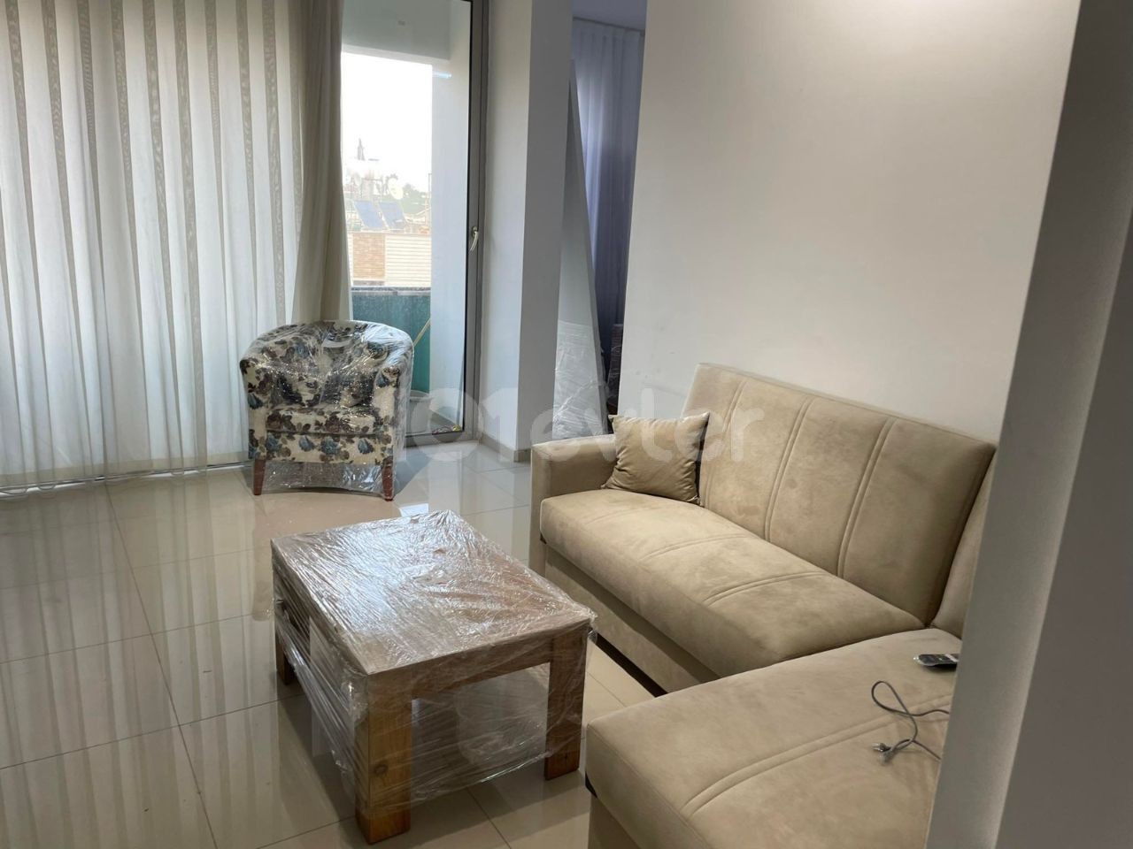 95 M2 2 + 1 OPPORTUNITY APARTMENT ON THE 2ND FLOOR OF A FULLY FURNISHED AND WELL-MAINTAINED ELEVATOR BUILDING CLOSE TO EVERYWHERE IN THE MOST POPULAR NEIGHBORHOOD IN THE CENTER OF GUINEA. . BLACK DISHWASHER IN THE KITCHEN, BUILT-IN SET, LARGE WARDROBE IN THE BEDROOM, AIR CONDITIONING IN EVERY ROOM