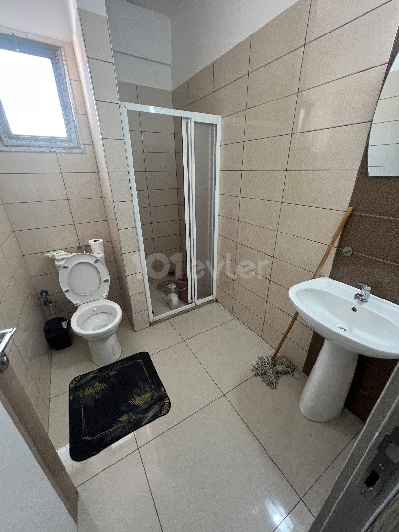 KÜÇÜKKAYMAKLI/LEFKOŞA DA  ASANSÖR LÜ FULL EŞYALI KİRACILI SATILIK 2+1 DAİRE