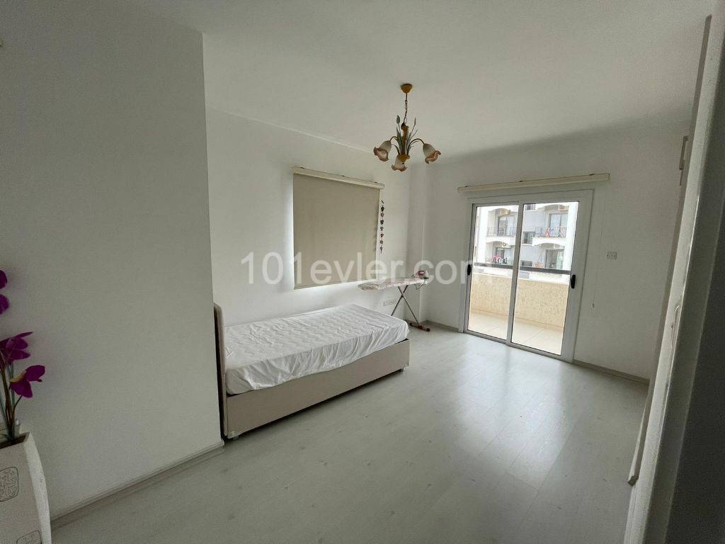 KUZEY KIBRIS, MAĞUSA, GÜLSEREN BÖLGESİNDE, SATILIK 3+1 GENİŞ  APT DAİRESİ